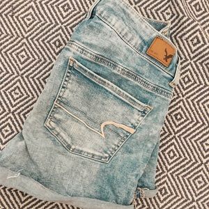 American Eagle light wash midi shorts!